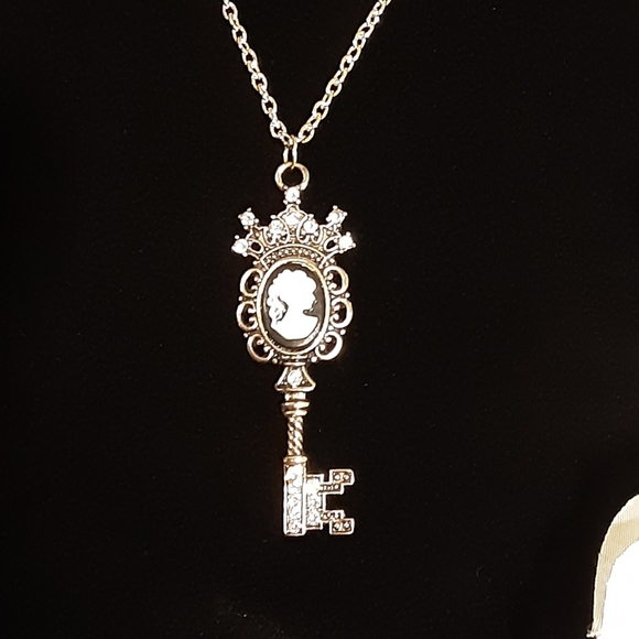 Hand Crafted Cameo Key Necklace Goldtone Rhinestones 22.5" in length - Picture 2 of 3